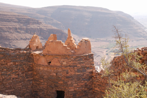 Greniers fortifiés du sud marocain, ou agadirs.