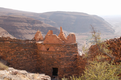 Greniers fortifiés du sud marocain, ou agadirs.