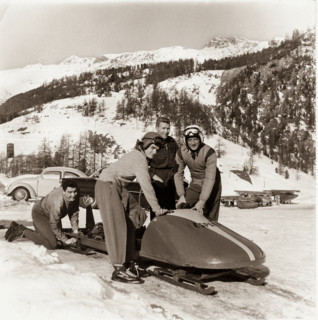 Benno Graziani et l'équipe de bobsleigh espagnole, 1959