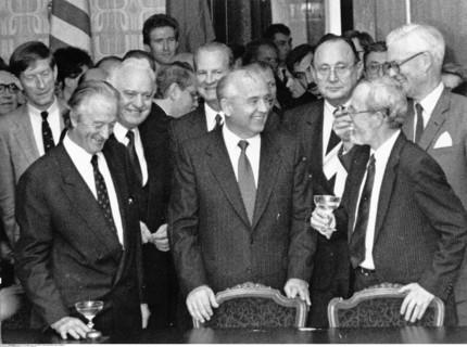 Négociations 2 + 4 à Moscou, 1990