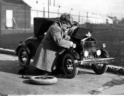 Un apprenti mécanicien, 1929