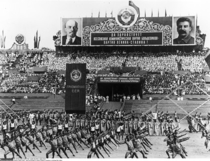 Compétition d'athlétisme dans un stade de Moscou