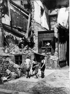 Berlin, hébergement d'urgence dans les ruines d'une maison, 1946