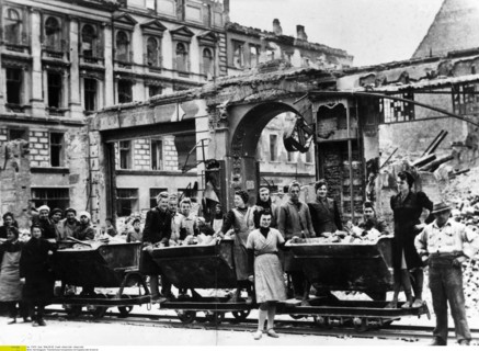 Femmes des ruines ("Trümmerfrauen") en Allemagne, 1946