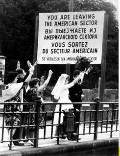 Construction du mur de Berlin, 1961