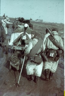 Soldats allemands équipés d'un canon anti-char, 1944