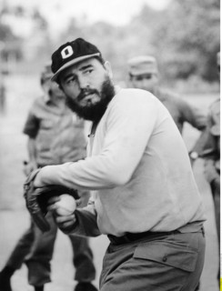 Fidel Castro joue joue balle de base-ball