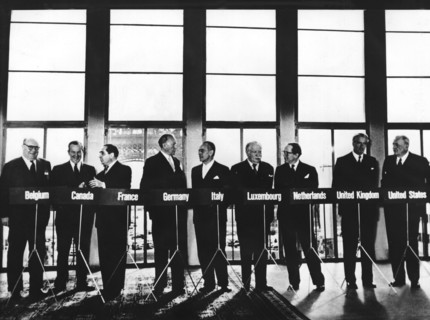 Signature des Accords de Paris, 1954