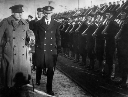Sir Douglas Haig et le vice-amiral Roger Keyes inspectant la garde d'honneur