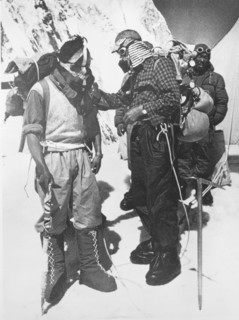 Sir Edmund Hillary et son sherpa lors de l'ascension de l'Everest, 1953
