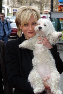 Patricia Kaas mit Hund - 24.03.2004