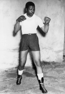 Nelson Mandela en tenue de boxeur