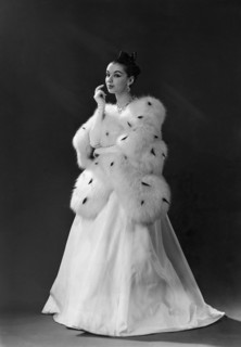Robe de soirée et cape en fourrure  Lanvin