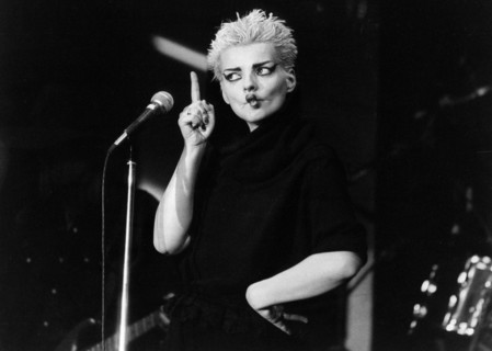 Nina Hagen  *11.03.1955-
S„ngerin, Schauspielerin, D

- bei einem Auftritt

- undatiert (ca.