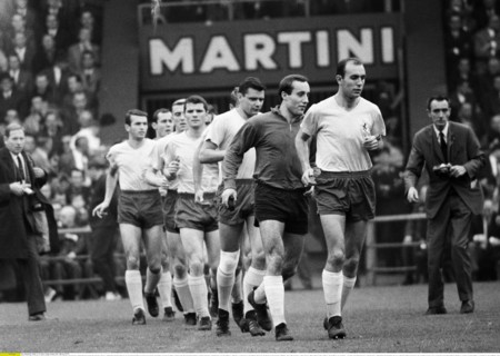 Einlauf der Mannschaft von Eintracht Braunschweig in das Stadion, Bundesliga 1966/1967