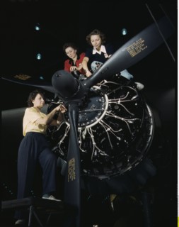Usine Douglas Aircraft, 1942