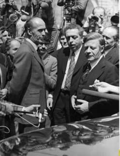 Aussenpolitik - In Paris; Valerie Giscard d`Estaing (links) und Helmut Schmidt
