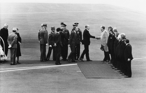 Giscard d'Estaing, Val‚ry - Staatspraesident, Frankreich/ mit Dietrich Stobbe (r.), Berlinbesuch