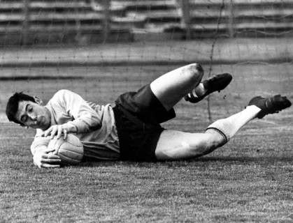 * 30.12.1937 -
Fussballspieler GB (England)

- Torwartparade am Boden liegend bei der
WM 1966