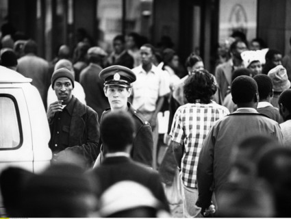 Scène de rue à Johannesburg en 1976