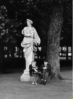 Couple au Jardin du Luxembourg à Paris