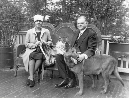 Herbert Hoover posant avec sa femme