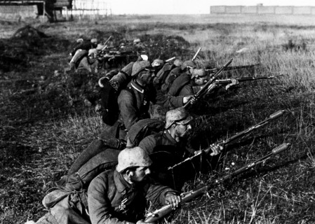 Soldats allemands en position de défense, en 1914