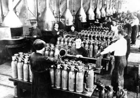 Ouvrières allemandes d'une usine de munitions