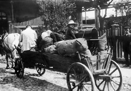 1.Weltkrieg, besetztes Polen: polnische Fluechtlinge in Warschau auf dem Rueckweg in die Heimat