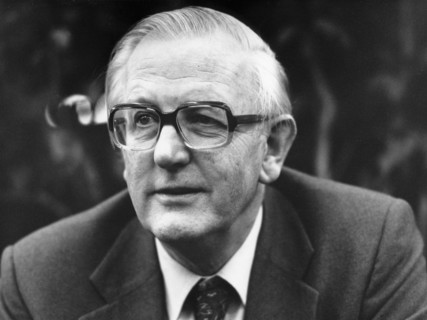 Tom Sharpe