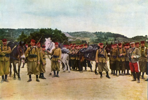 Officier français et tireurs marocains.