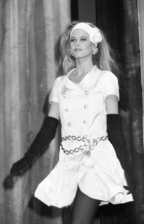Schiffer, Claudia - Model, D - bei einer Modenschau von Chanel in Muenchen