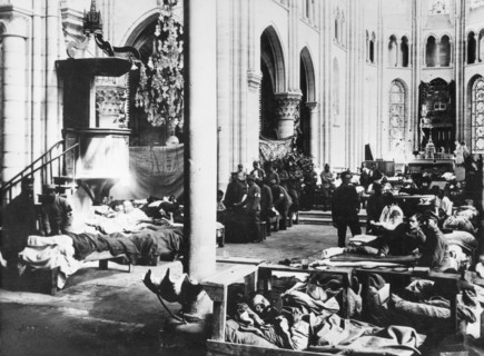 Eglise Saint-Yved de Braine (Aisne) transformée en hôpital militaire
