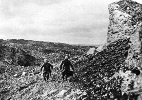 Soldats français réoccupant le Fort de Vaux