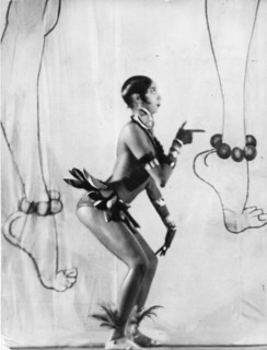 Josephine Baker in der Revue "Bitte einsteigen"