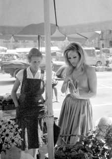 Ursula Andress et sa mère, 1965