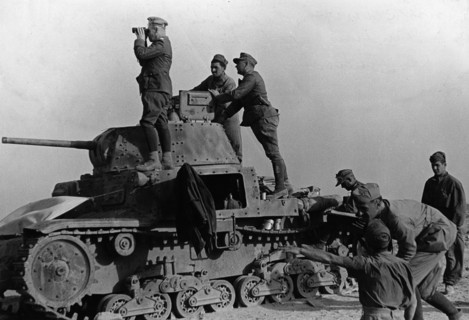 Rommel, Erwin 1891-1944
Officer, general field marshall, germany
commander of the german africa corps Feb.41-March 43 (WWII) 
Lt. gen. Rommel observing from top of an italian tank (carro armato M13...