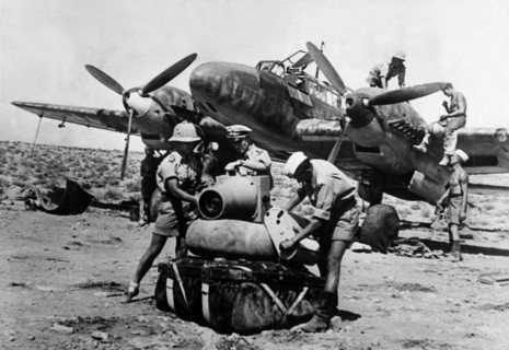 2.WW, Northafrica, war theater (Africa campaign) , german Luftwaffe Feb.41-May43:
Rommel's first offensive - combat zone Tobruk - a reconnaissance-camera is installed to a Me-110 fighter plane 
on a...