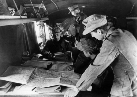 2.WW, North Africa, war theater (Africa campaign) german Africa corps Feb.41-May43: 
Command vehicle ('Moritz' ?) of general Rommel, interior view - military planníng .
February 1942