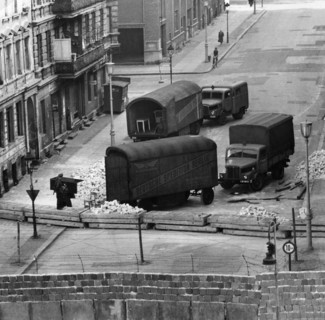 Construction du mur de Berlin, 1961