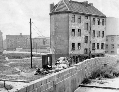 Construction du mur de Berlin, 1961