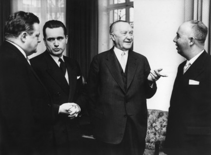Strauss, Chaban-Delmas, Adenauer and Taviani (fr.l) during a conference in Bonn