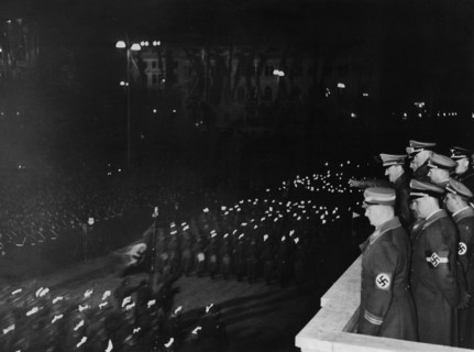 Procession pour l'anniversaire de l'arrivée au pouvoir d'Hitler en janvier 1933