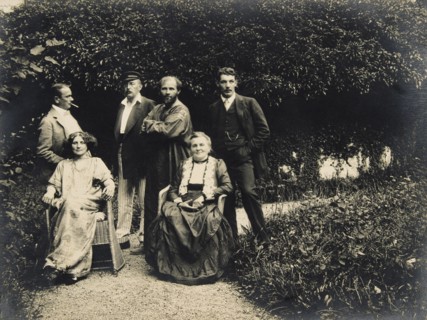Gustav Klimt, Emilie Floege and her mother Barbara with friends, 1908