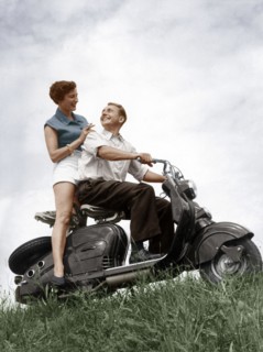 Jeune couple en scooter, 1954