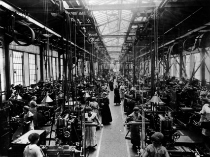 Femmes dans une usine d'armement, 1917