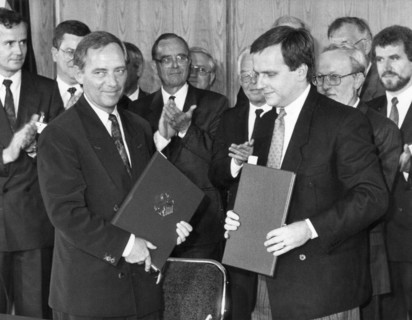 Signature du traité de réunification RFA-RDA, 1990