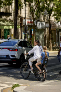 Vélos et voitures à Paris