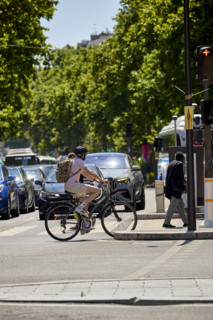 Vélos et voitures à Paris