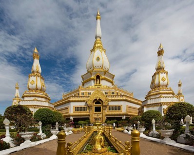 Gilded 101m high Phra Maha Chedi Chai Mongkhon Pagoda